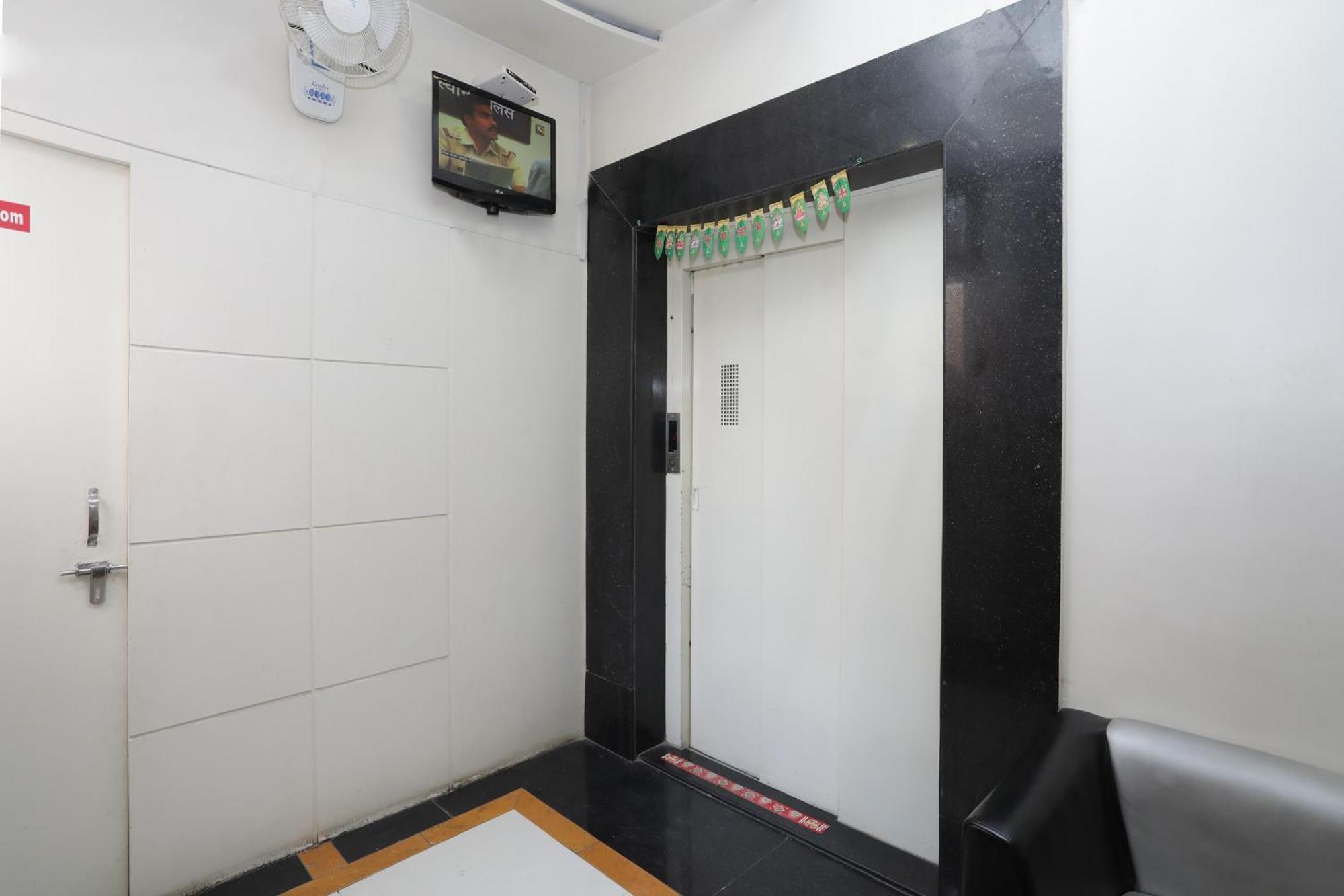 Hotel O Everest Inn Hotel Пуне Екстер'єр фото