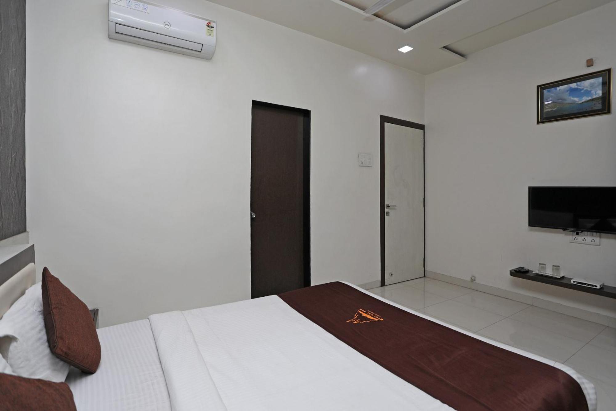 Hotel O Everest Inn Hotel Пуне Екстер'єр фото
