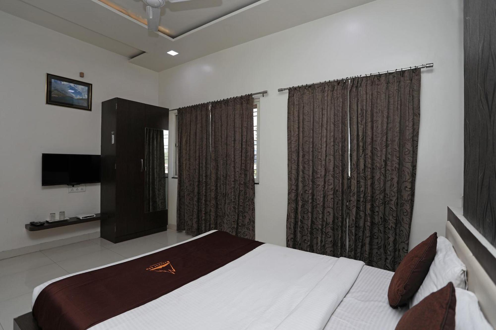 Hotel O Everest Inn Hotel Пуне Екстер'єр фото
