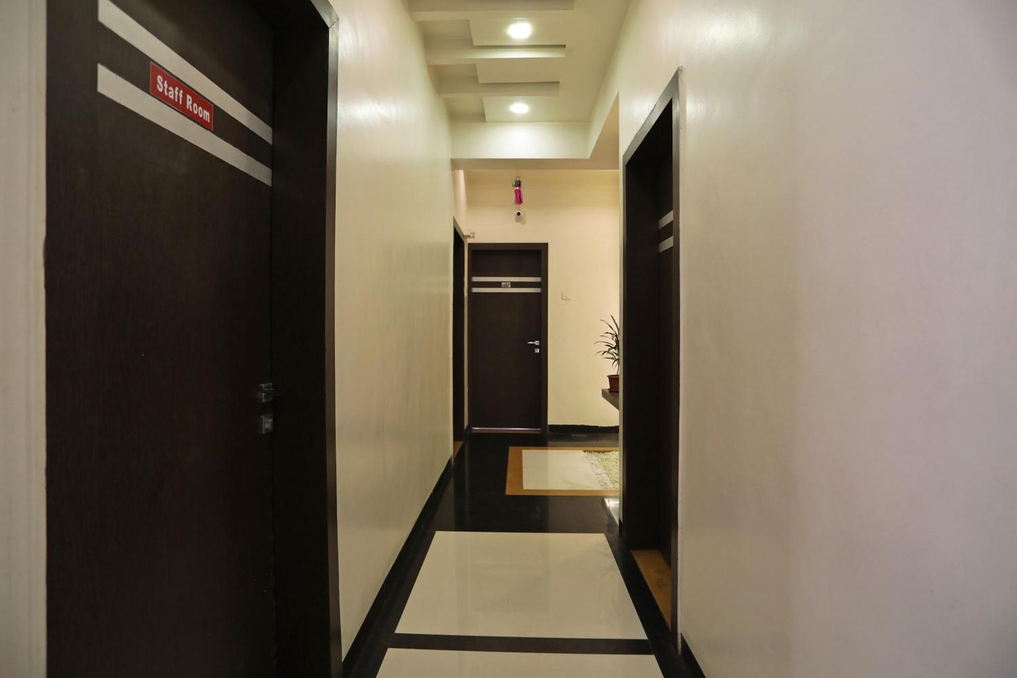 Hotel O Everest Inn Hotel Пуне Екстер'єр фото